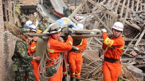 Mehr als 180 Tote bei Erdbeben in China