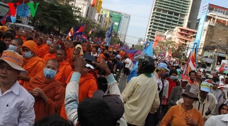 Die kambodschanische Regierung wirft der Opposition Verfassungswidrigkeit vor
