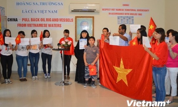 Auslandsvietnamesen verteidigen entschiedend Souveränität des Landes 