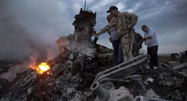 Ein malaysisches Flugzeug mit rund 300 Menschen ist in Ostukraine abgestürzt