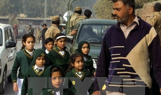 Internationale Gemeinschaft verurteilt den Anschlag auf die Schule in Pakistan