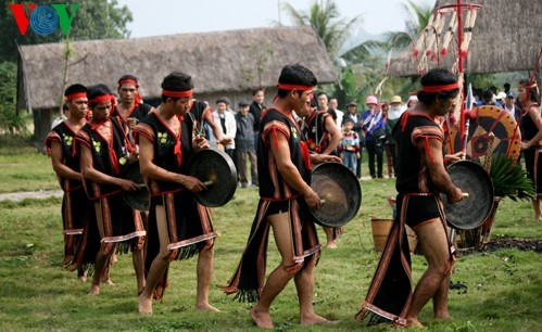 Einige typische Musikinstrumente der Volksgruppe Bana