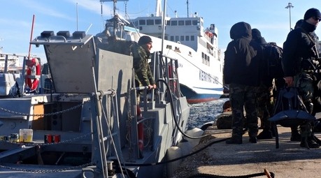 Ein Schiff mit 400 Migranten im griechischen Hoheitsgewässer verunglückt