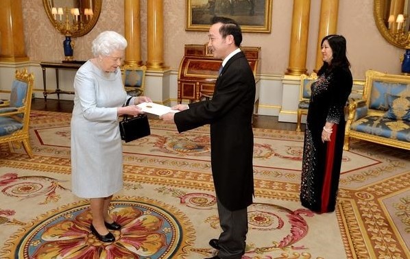 Die britische Königin schenkt der Zusammenarbeit mit Vietnam große Aufmerksamkeit 
