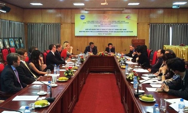 Die Delegation der Assistenten der US-Abgeordneten zu Gast in Vietnam