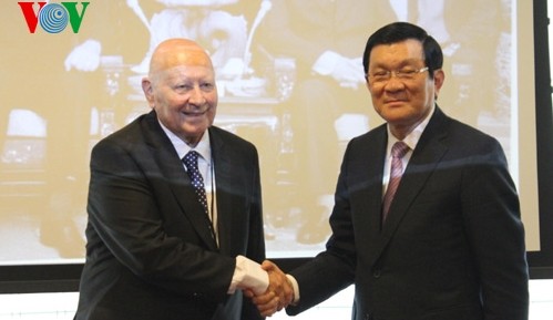 Staatspräsident Truong Tan Sang beim Besuch in Tschechien