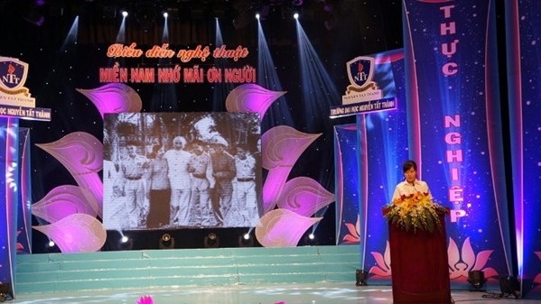 Die Feier des 125. Geburtstags des Präsidenten Ho Chi Minh in zahlreichen Provinzen