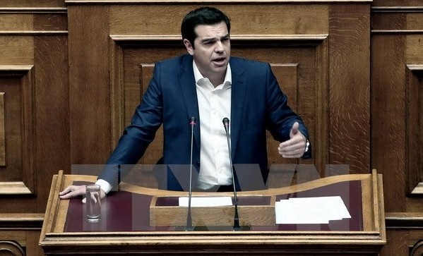 Das Griechische Parlament verabschiedet den Plan für ein Volksreferendum über das Hilfspaket