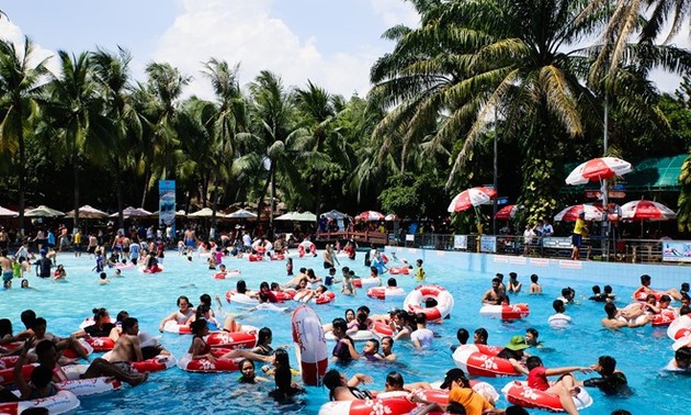 38 Grad Celsius – Saigoner stürmen in die Wasserparks