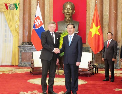 Die Spitzenpolitiker Vietnams treffen den slowakischen Premierminister Robert Fico