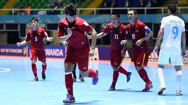 Vietnamesische Mannschaft gewinnt beim ersten Spiel der Futsal-Weltmeisterschaft