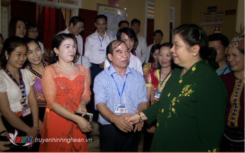 Vize-Parlamentspräsidentin Tong Thi Phong besucht die Provinz Nghe An