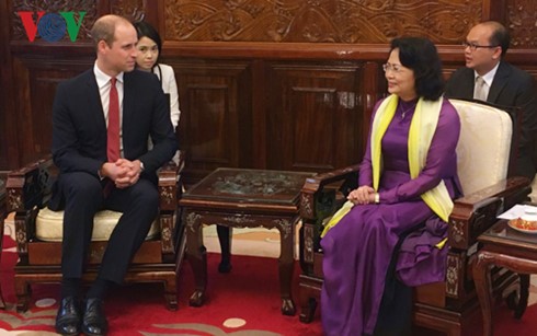 Vizestaatspräsidentin Dang Thi Ngoc Thinh empfängt Herzog von Cambridge William Arthur Philip Louis