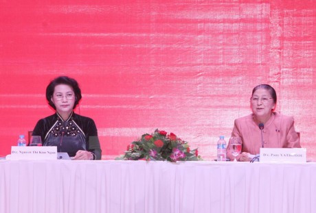 Die laotische Parlamentspräsidentin Pany Yathotou besucht Vietnam