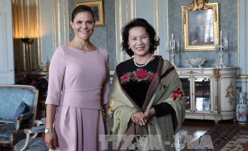 Parlamentspräsidentin Nguyen Thi Kim Ngan trifft Kronprinzessin von Schweden Victoria Alice Désirée