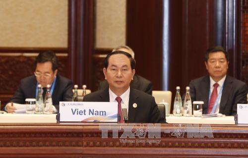Staatspräsident Tran Dai Quang nimmt am internationalen Forum „Ein Gürtel, eine Straße” teil
