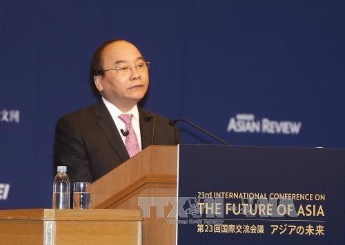 Premierminister Nguyen Xuan Phuc hält Rede auf der Konferenz über die Zukunft von Asien in Tokio