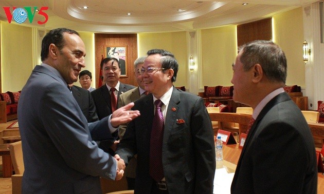 Vize-Parlamentspräsident Phung Quoc Hien stattet Marokko einen Besuch ab 