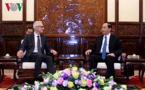 Staatspräsident Tran Dai Quang empfängt Interpol-Generalsekretär