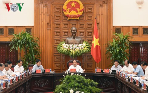Premierminister Nguyen Xuan Phuc fordert schnelle Auszahlung der Entwicklungshilfe 