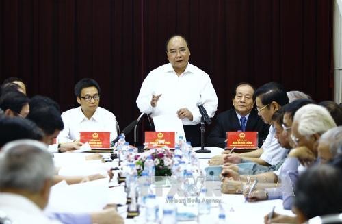 Premierminister Nguyen Xuan Phuc tagt mit Union der Kultur- und Kunstverbände