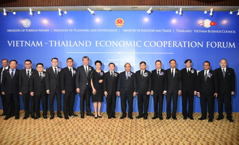 Premierminister Nguyen Xuan Phuc empfängt die Leiter der großen Konzerne Thailands  