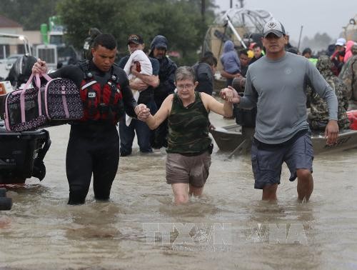 Nach dem Sturm Harvey verhängt Houston Ausgangssperre