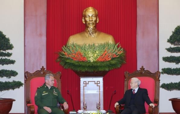 KPV-Generalsekretär Nguyen Phu Trong empfängt den russischen Verteidigungsminister 