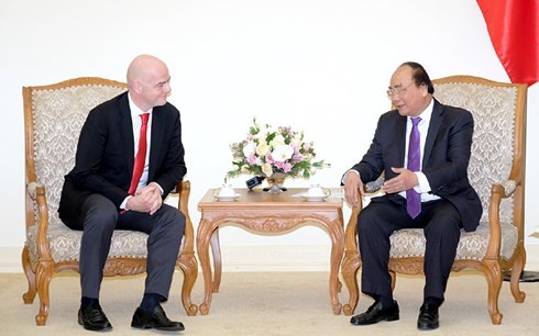 Premierminister Nguyen Xuan Phuc empfängt den FIFA-Präsident Gianni Infantino