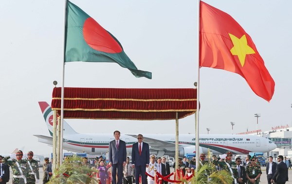 Der Besuch des Staatspräsidenten Tran Dai Quang steht in Schlagzeilen der Zeitungen in Bangladesch