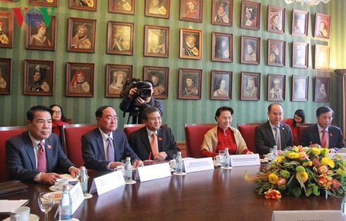 Parlamentspräsidentin Nguyen Thi Kim Ngan tagt mit der Präsidentin des niederländischen Senats