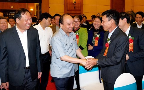 Premierminister Nguyen Xuan Phuc führt Gespräch mit Bauern