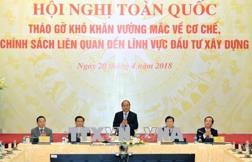 Premierminister Nguyen Xuan Phuc leitet Sitzung zur Lösung der Schwierigkeiten im Bauwesen