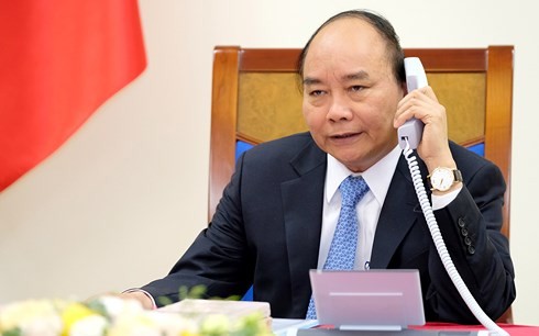 Premierminister Nguyen Xuan Phuc führt ein Telefongespräch mit dem dänischen Amtskollegen