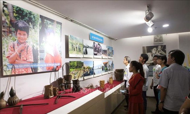 Fotoausstellung „Änderung in den vergangenen 20 Jahren in Zentralvietnam“