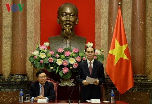 Staatspräsident Tran Dai Quang trifft Leiter der vietnamesischen Vertretungen im Ausland 