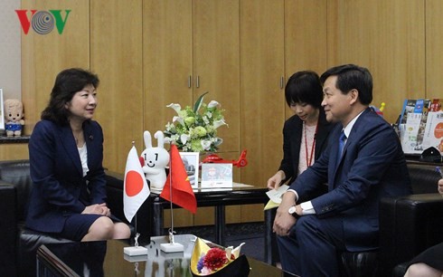 Der Regierungsinspektor Le Minh Khai besucht Japan