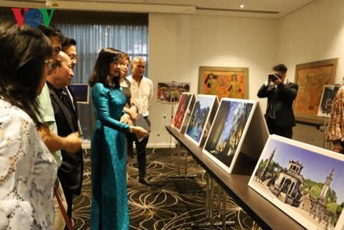 Die vietnamesische Ausstellung der Lackbilder und Kunstfotos in Australien