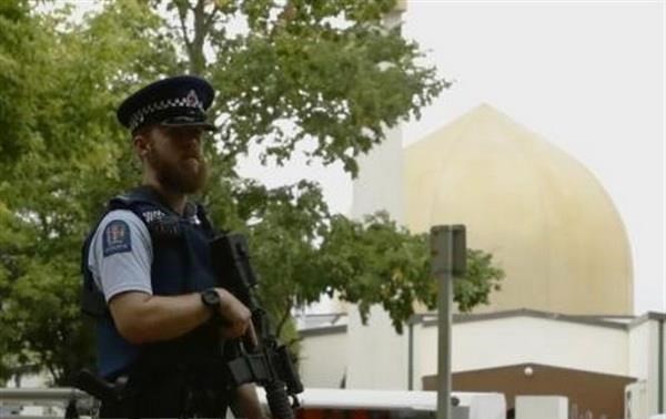 Australische Polizisten untersuchen den Wohnort des Täters der Schießerei in Neuseeland