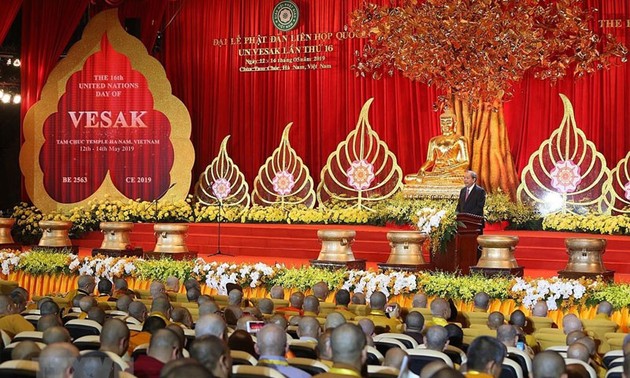 Der Erfolg des Vesak-Festes in Vietnam füllt die Schlagzeilen der internationalen Medien