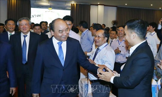 Premierminister Nguyen Xuan Phuc nimmt an der Investitionsförderungs-Konferenz in Quang Ngai teil