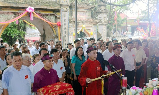 Traditionelles Fest im Lanh Giang-Tempel und Ahnenkult der Muttergöttin