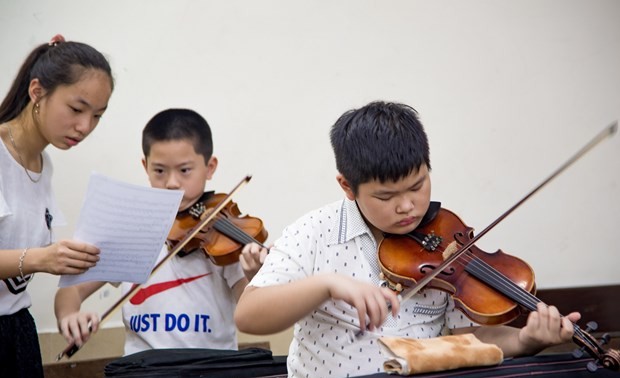 Vietnamesisches Junior-Orchester veranstaltet Wohltätigkeitskonzert 