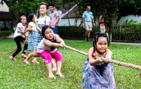 Der Festtag der Kindheit im Kultur-und Tourismusdorf der vietnamesischen Volksgruppen