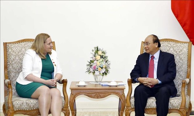 Premierminister Nguyen Xuan Phuc empfängt die irländische Botschafterin