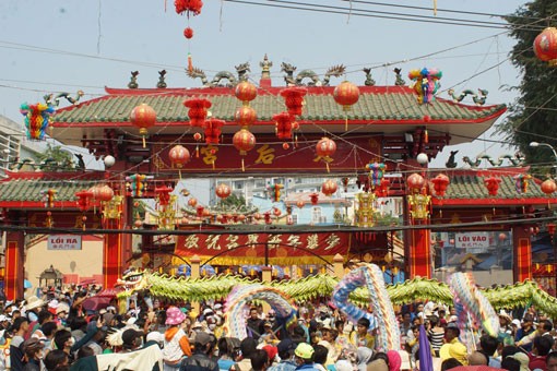 Vollmondfest im ersten Monat nach Mondkalender in Binh Duong