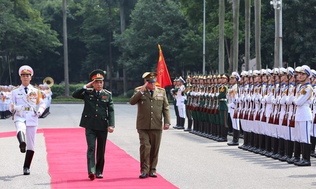 Der Generalstabchef des kubanischen Ministeriums für revolutionäre bewaffnete Streitkräfte zu Gast in Vietnam
