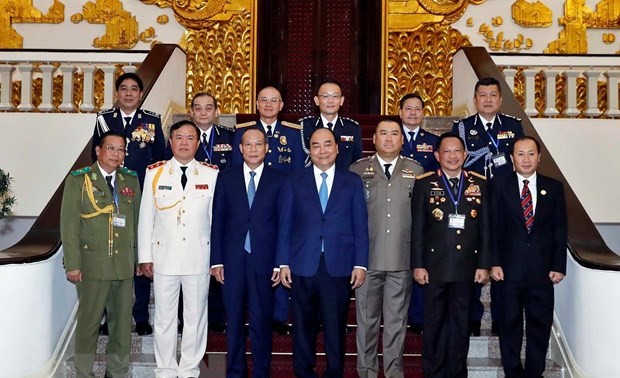 Premierminister Nguyen Xuan Phuc empfängt die Leiter der Delegationen bei der Konferenz der ASEAN-Polizei-Kommandeure 