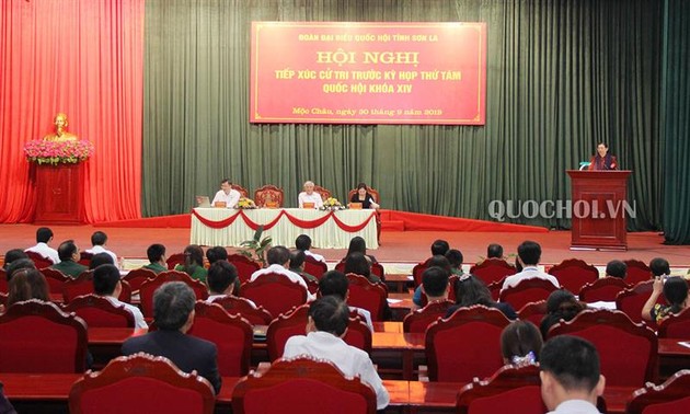 Vize-Parlamentspräsidentin Tong Thi Phong trifft Wähler in der Provinz Son La