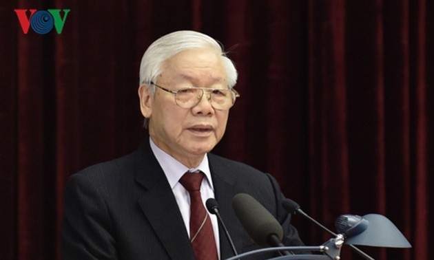 Die vietnamesischen Spitzenpolitiker beglückwünschen zum 70. Nationalfeiertag Chinas